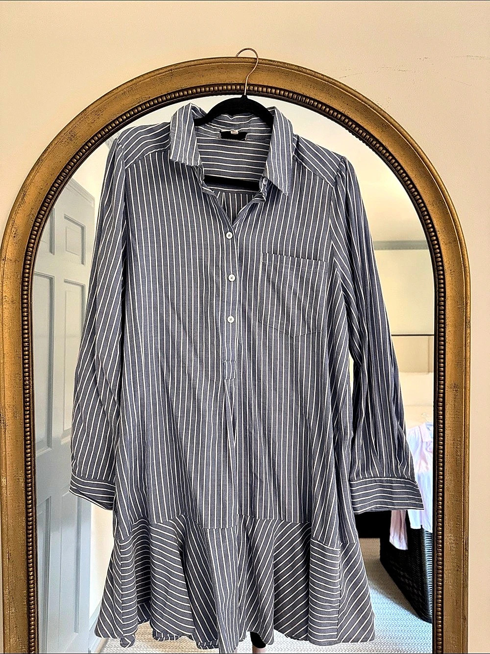 Tuckernuck Striped Button Down Top in Blue & White Size XL Like New